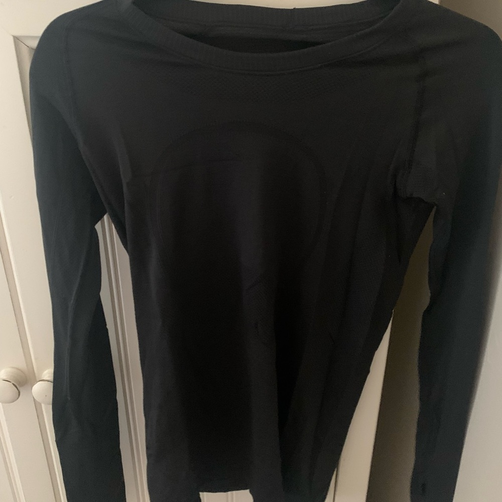 Black lulu of sleeve workout top
